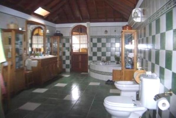 Espacioso baño