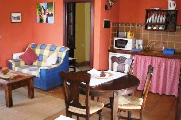 Salón-comedor con cocina integrada