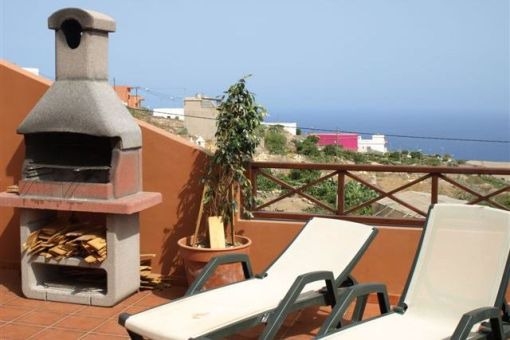 Terraza con vistas al mar y barbacoa