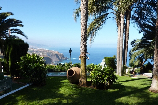 Oasis de tranquilidad con vistas panorámicas al mar