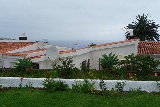 Vista desde el jardín hasta el mar