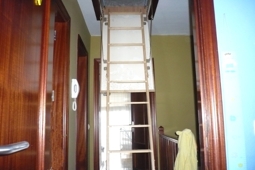 Acceso a la buhardilla