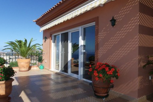 Parte de la gran terraza con vistas a La Gomera y al mar