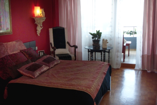 Dormitorio confortable con amario empotrado