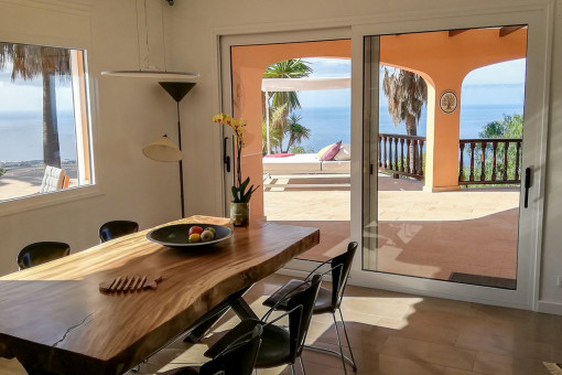 Comedor con acceso a la terraza