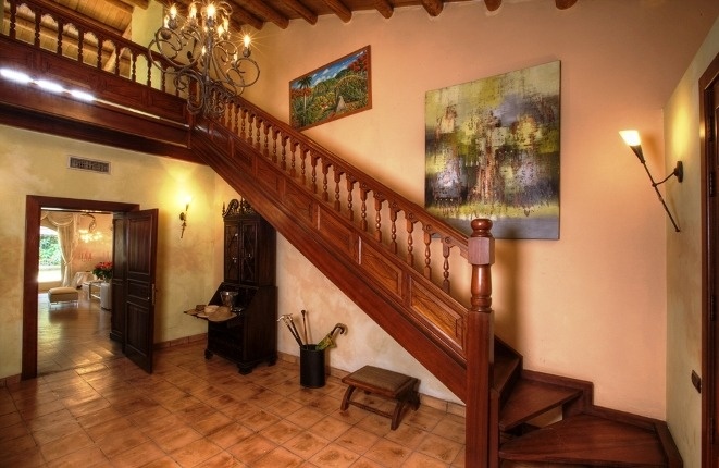 Hermosa sala de entrada de la villa