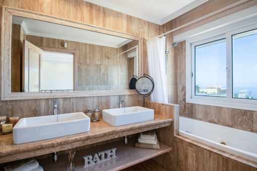 Baño con bañera