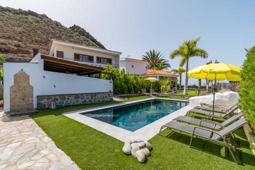 Finca con casa, piscina y zonas ajardinadas en Guaza - Tenerife Sur