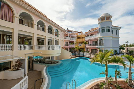 Apartamento de un dormitorio con terraza y acceso directo a la piscina en Los Cristianos