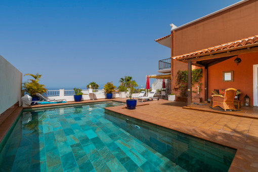 Adosado con vistas panorámicas al mar y piscina privada en zona privilegiada de Roque del Conde