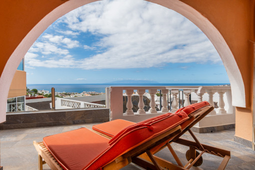 Casa adosada en esquina con fantásticas vistas panorámicas en San Eugenio Alto, Costa Adeje