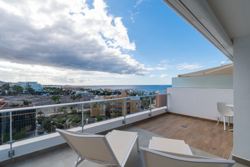 Amplio ático dúplex con varias terrazas en la exclusiva zona de La Caleta