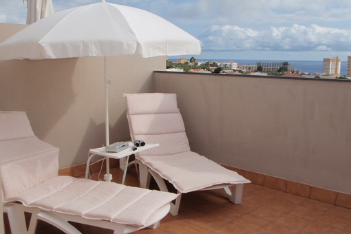 Casa adosada de lujo con amplias terrazas, vistas al mar y piscina en Callao Salvaje