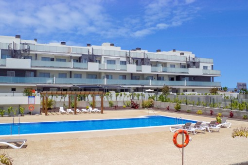 Apartamento como nuevo con piscina climatizada y aparcamiento subterráneo en la playa de La Tejita